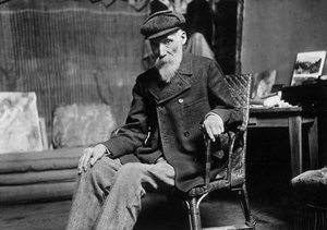 أوغست رينوار (1841-1919) ، رسام فرنسي ، في ورشته في Cagnes-on-Mer (Alpes-Maritimes) ، حوالي عام 1907